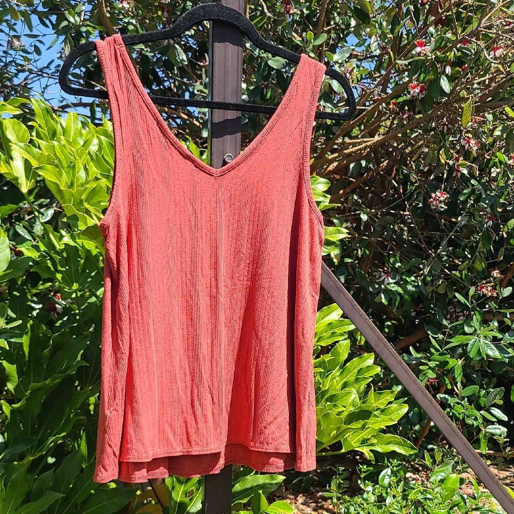 Old Navy Pink Sleeveless Relaxed Tank Top - Picture 3 of 5